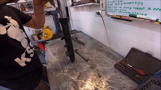 Замена САЛЬНИКОВ вилки YAMAHA смотреть онлайн