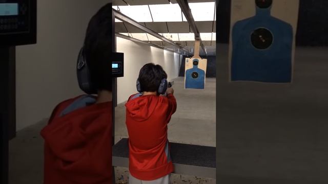 Matthew shoots the Colt Python 357 magnum - 10 yards 6 of 6, 3 in the exact same holes смотреть онлайн