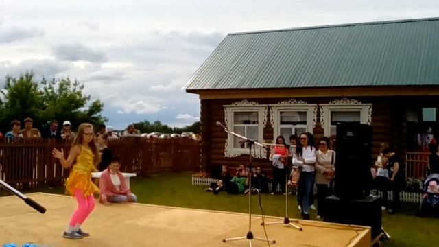 Bary Devi ИНДИЙСКИЙ ТАНЕЦ Чаллы Сабан-Туе-2017 VID 20170708 135541 смотреть онлайн