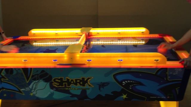 SHARK- waterproof airhockey made by WIK смотреть онлайн