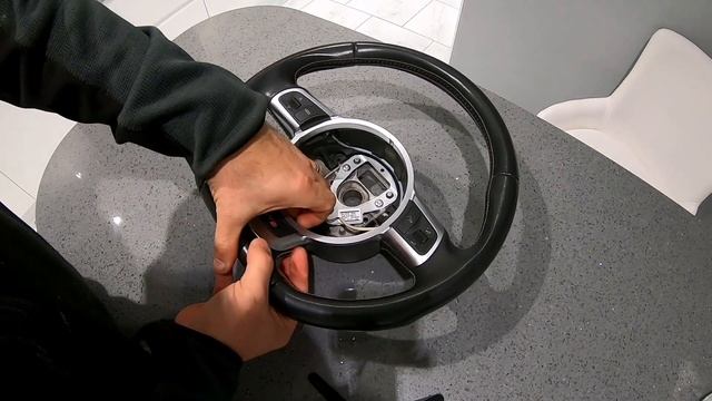 Removal and refitting of Audi TTS sterring wheel including DSG paddles смотреть онлайн