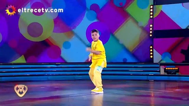¡UN GENIO! Thiago Bogado hizo un solo de reggaeton traspasando la pantalla смотреть онлайн