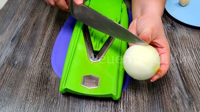 Салат "КРАСНАЯ ШАПОЧКА". Прекрасное украшение новогоднего стола 2022 смотреть онлайн