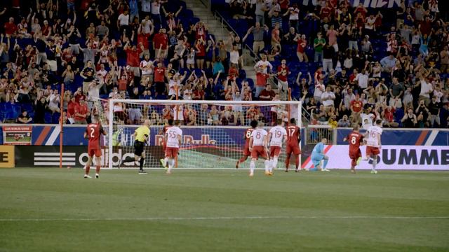 Luis Robles denies Altidore смотреть онлайн
