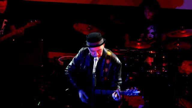 Александр Ф. Скляр в Мьюзик Тауне18.02.2012 смотреть онлайн