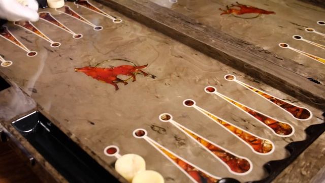 Деревянные нарды Шаман, инкрустация янтарем. Балтамбер - роскошные предметы интерьера смотреть онлайн