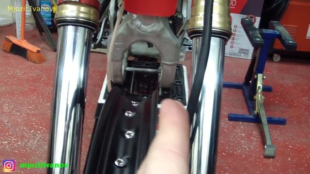 Ремонт и обслуживание мотоцикла кросс\эндуро заспицовка переднего колеса 21" смотреть онлайн