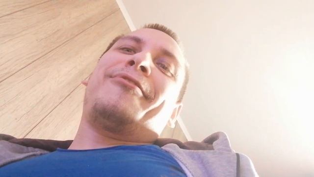 монитор 18 дюймов со встроенной акустикой , портом для наушников и HDMI опрос зрителей. смотреть онлайн