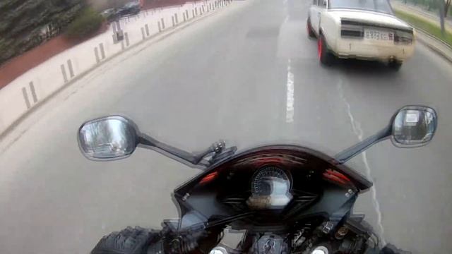 СПОРТБАЙК vs БОЕВАЯ КЛАССИКА | HONDA CBR 125R vs ВАЗ 2106 смотреть онлайн