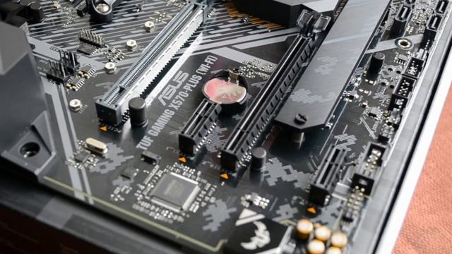 Unboxing Motherboard Asus TUF X570 Plus WIFI para AMD Ryzen AM4 смотреть онлайн