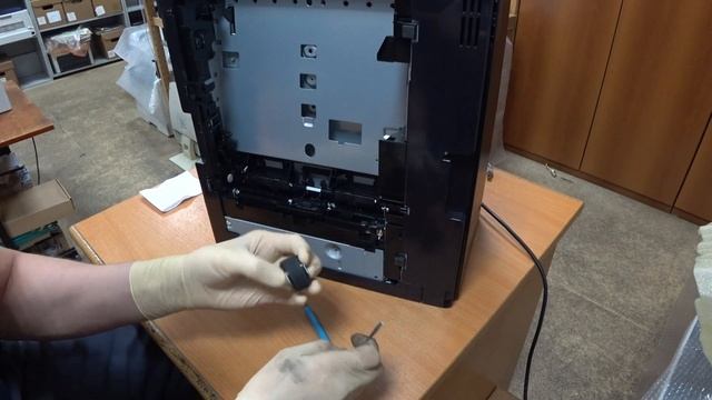 #86 Принтер HP Color LaserJet M251 замена ролика захвата бумаги | Как снять, почистить или заменить смотреть онлайн