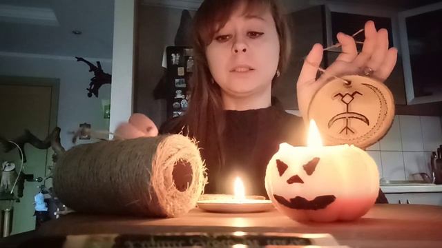 Юлианна Колдовко про амулеты из дерева смотреть онлайн