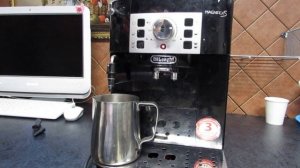 Чистка от накипи кофемашины Delonghi ECAM 22.110 Magnifica S