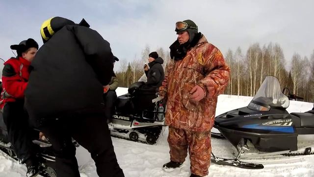 Снегоход Тайга пытается догнать Polaris смотреть онлайн