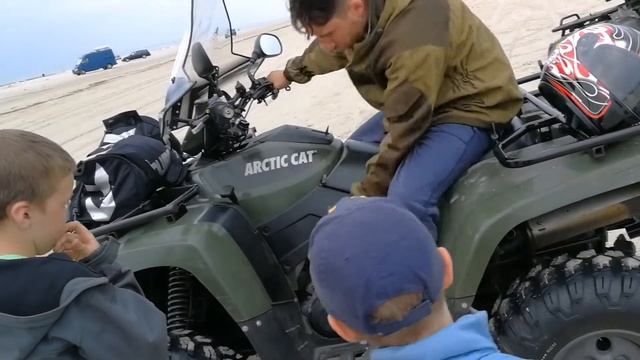 Квадроцикл Arctic Cat 500 кубов и Arctic Cat 650 V2 смотреть онлайн