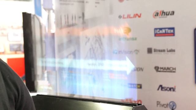 Сенсорный голографический дисплей смотреть онлайн