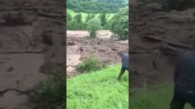 Страшная сила селевых потоков, но горы есть горы...(сход сели в Карачаево Черкессии) смотреть онлайн