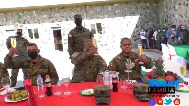 MG Julio Ernesto Florián Pérez almuerza con soldados en frontera "Yo también vengo de abajo" смотреть онлайн