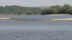 Мужчина героически спас двух утопающих подростков