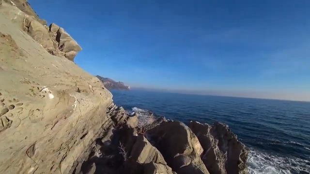Прогулка по берегу моря в Крыму: Путешествие из Морского в Веселое смотреть онлайн