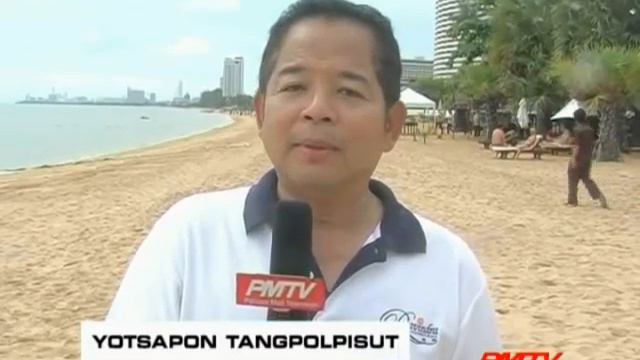 Beach Cleaning by Hotel staff in Na Jomtien on World Environmental Day.