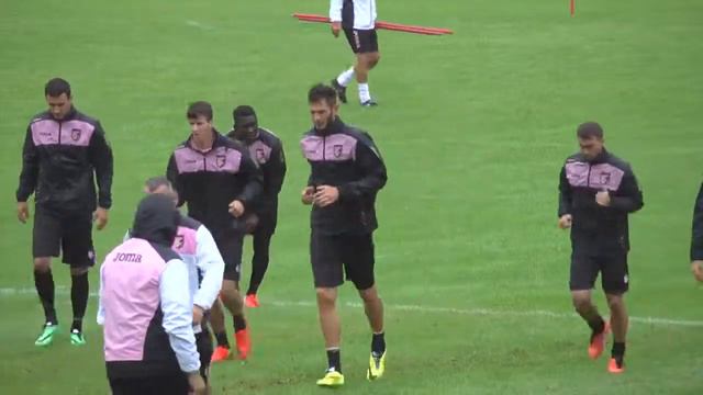 Palermo Calcio 2014/2015: allenamento nel ritiro di Storo смотреть онлайн