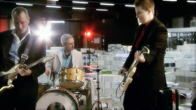 Die "druckfrisch-Bänd" spielt "Dresden" in der 110. folge von "druckfrisch" смотреть онлайн