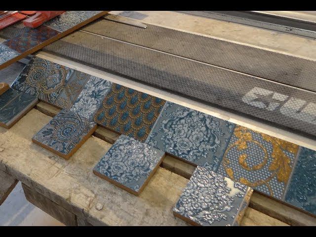 ФИШКА! Укладка керамической плитки на пол ИДЕИ дизайна ванной комнаты Ремонт ванны видео смотреть онлайн