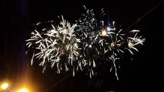 Салют на 422-летие Волгограда (2011).AVI смотреть онлайн