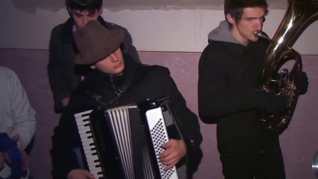 colindat 2011 - cvartet - instrumental.mpg смотреть онлайн