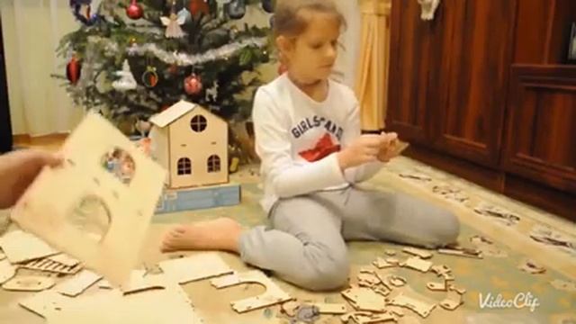 Собираем деревянный 3Д пазл-конструктор - игровой домик // Маруся Пинк Стар смотреть онлайн