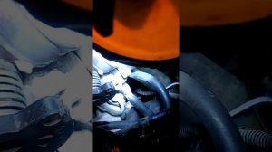 Мицубиси каризма замена датчика скорости и где он находится.