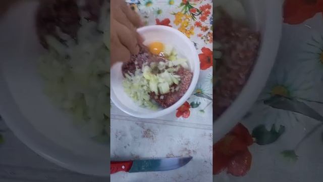 ОБЕД-УЖИН НА 2-3 ДНЯ. СУП ИЗ ПЕРЛОВКИ С ФРИКАДЕЛЬКАМИ, КУРИЦА С КАРТОШКОЙ, САЛАТ.