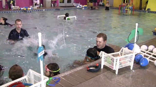 Houston Swim Club Lessons: Goldfish Level смотреть онлайн