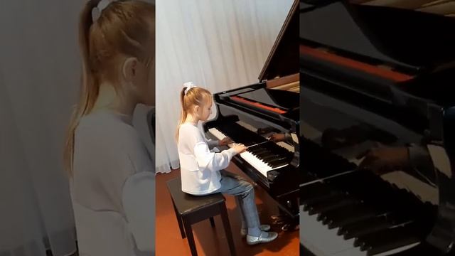 Иванова Екатерина 8 лет, г. Усть-Катав, М. Клементи Сонатина до мажор 1 ч., Д. Кабалевский "Шутка" смотреть онлайн