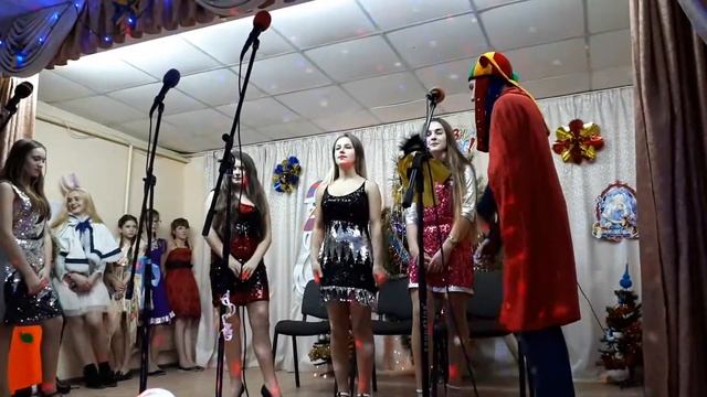 Новогодняя сценка *Три девицы* смотреть онлайн