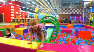 ВЛОГ Настя в Развлекательном Центре для Детей! Indoor Playground for kids Play Center!