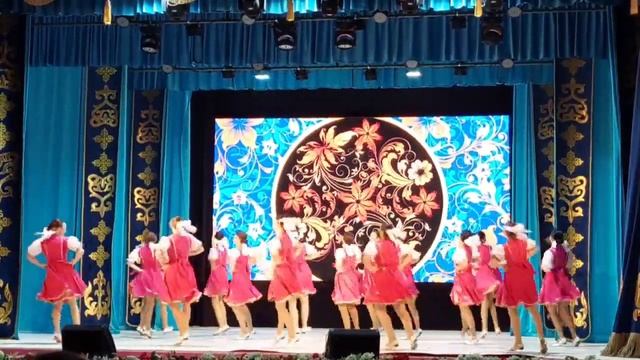 Русский стилизованный танец "Ах вы,сени мои сени" смотреть онлайн