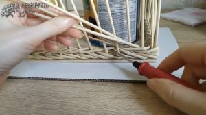 Салфетница с перегородкой и двухсторонней объемной косой/плетение из газетных трубочек