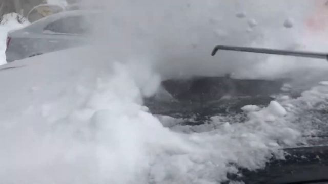 Очистка снега с BMW сжатым воздухом смотреть онлайн