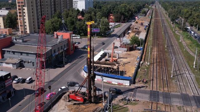 Путепровод через ж/д в районе платформы Быково (Раменский городской округ)(12.08.2022) смотреть онлайн
