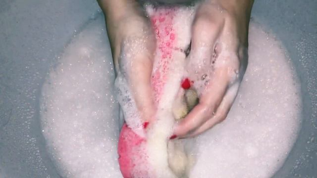 ASMR scratching the sponge/squeezing sponge/ripping #губки #spongesqueezing #ripping смотреть онлайн