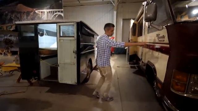 Дом на колесах, которому 105 ЛЕТ — ЛЕГЕНДЫ! смотреть онлайн