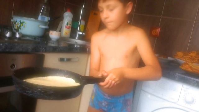 Детские блины ,,Малыш ,, приготовленные Даней 8 лет 2018 Baby pancakes ,, Kid ,, cooked Daney смотреть онлайн
