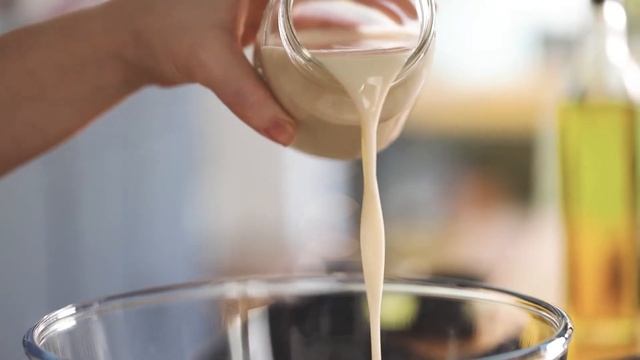 Миндальные оладьи с печёной вишней смотреть онлайн