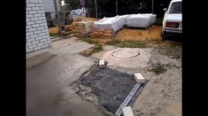 Бетонная отмостка перед воротами гаража.  Продолжение.