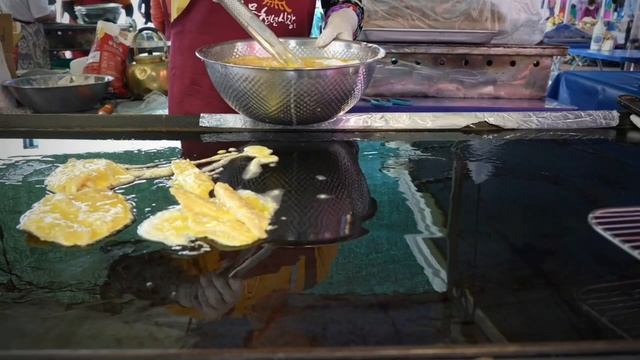 Корейская УЛИЧНАЯ Еда - Бургер с Острой КУРИЦЕЙ в Вафлях, Блюдо ЧОН, Макароны, Паста с Томатами... смотреть онлайн