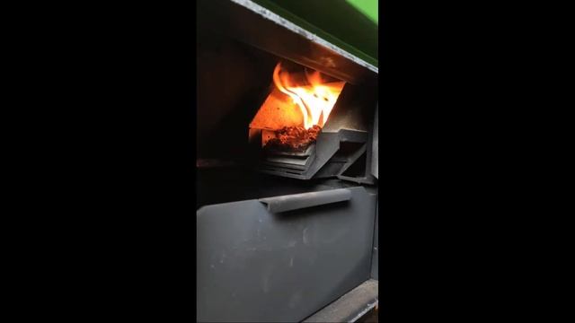 Обзор комбинированного пеллетного котла 30кВт Pelletron O30, работа на сером пеллете и дровах смотреть онлайн