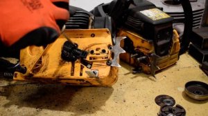 Replacing the oil pump on the Partner 351. The pump does not fill the chain with oil.