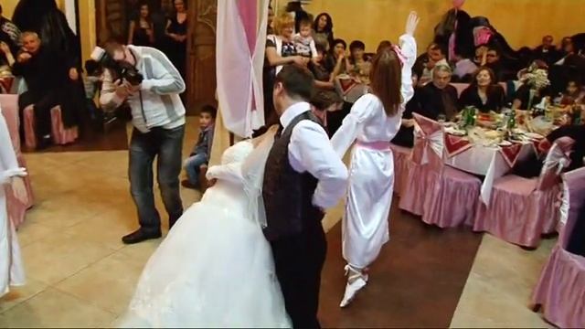 Самый красивый свадебный танец (песня Richard Marx-Right Here Waiting) смотреть онлайн